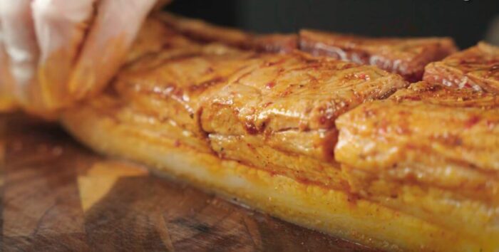 sơ chế thịt heo quay